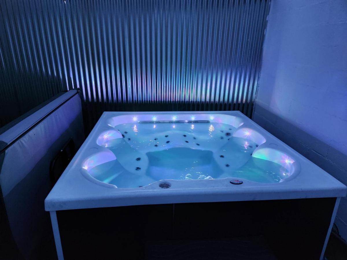 Gite De Charme Proche Loire A Velo Avec Jacuzzi Privatif Savonnieres Bagian luar foto